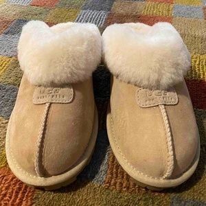 Uggs Women's Coquette Slipper, size 7.